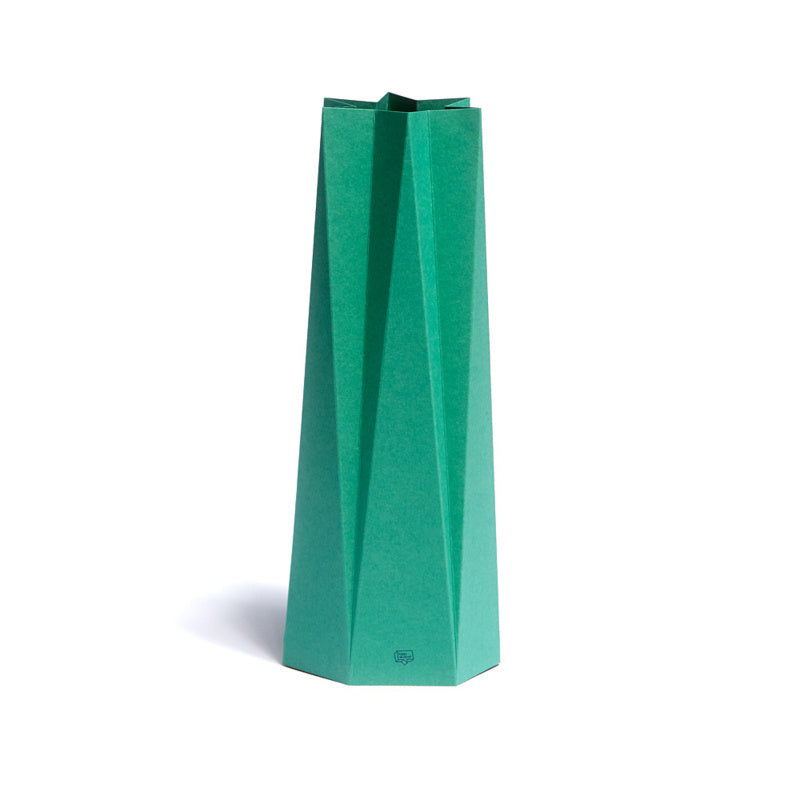 BORN TO STAND OUT - Lucky Green
